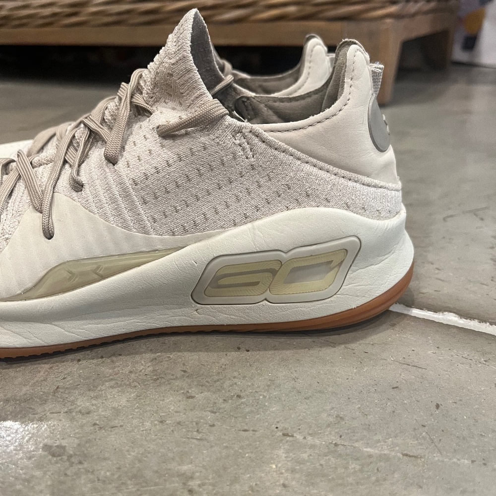 RARE curry 4 low “bone”